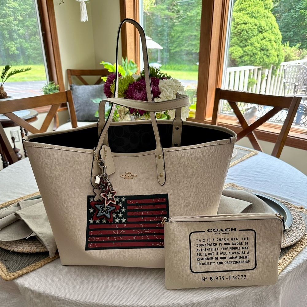 Beautiful Coach tote w/ keychain and clutch